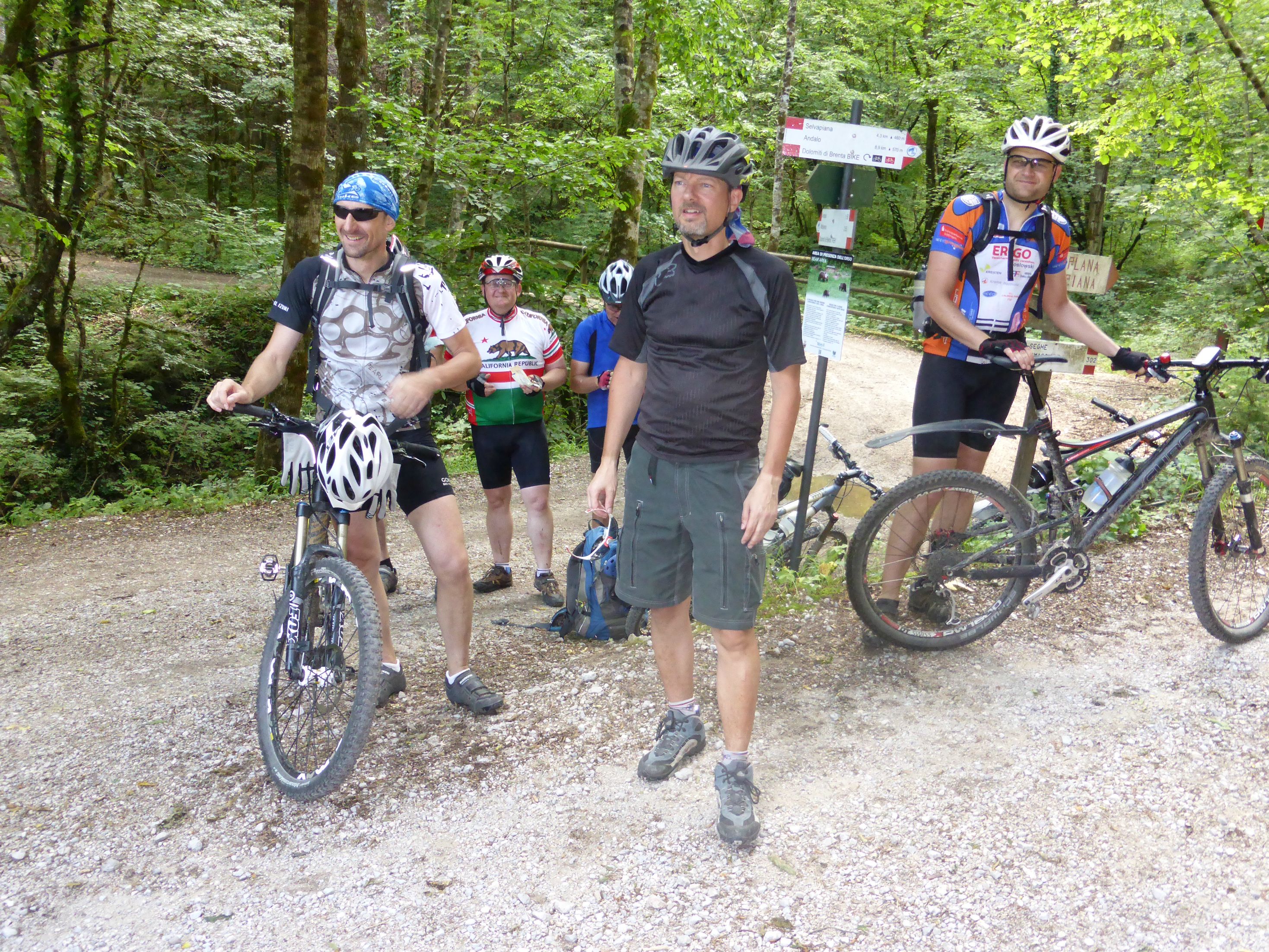 Anschluss an eine nette Truppe gefunden. Östlich der Brenta