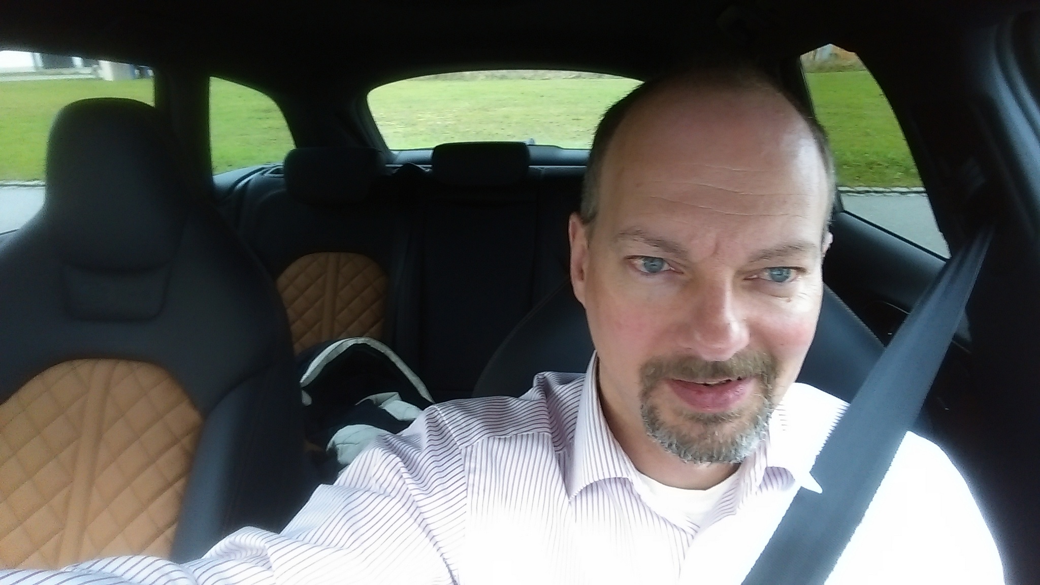 2014-12-12 Biturbo blau selfie web