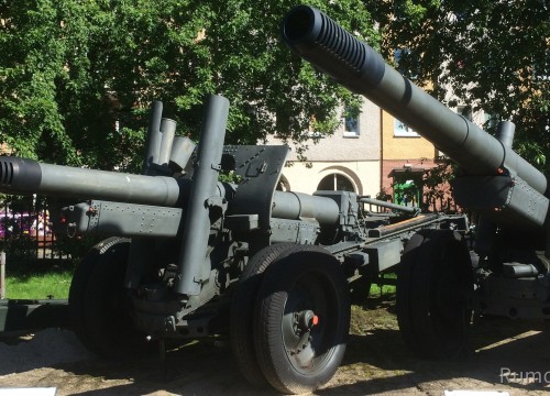 Arty im Museum für schwere Waffen in Kolberg